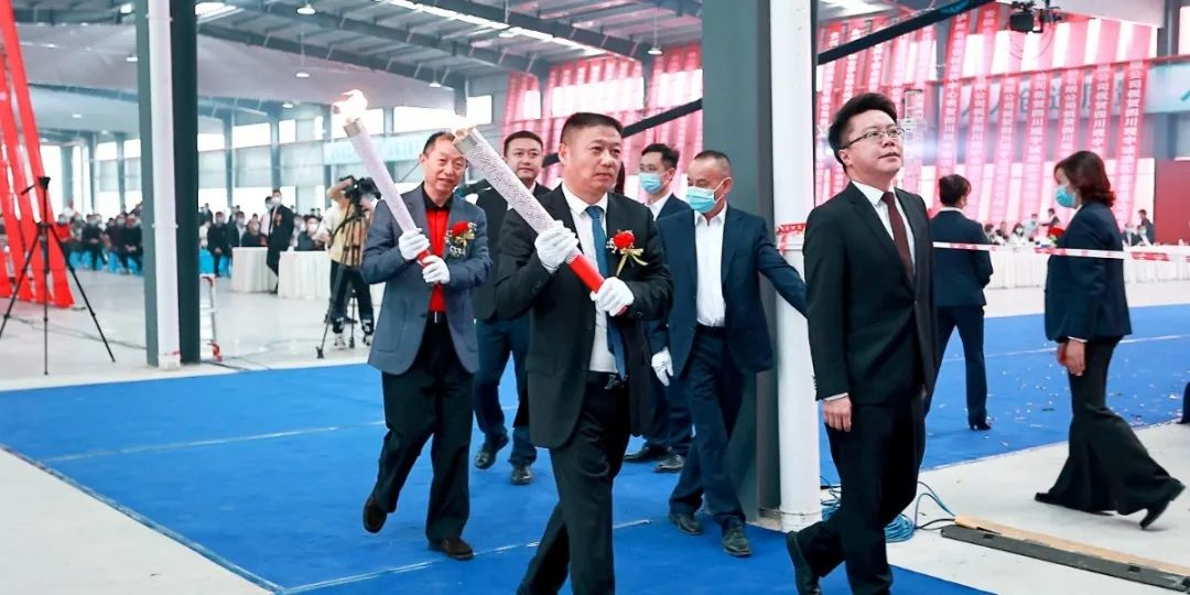 Тепло отпразднуйте Сычуань ГуаньЮй ГлассIndustrial Co., Ltd. был зажжен и запущен в производство-15