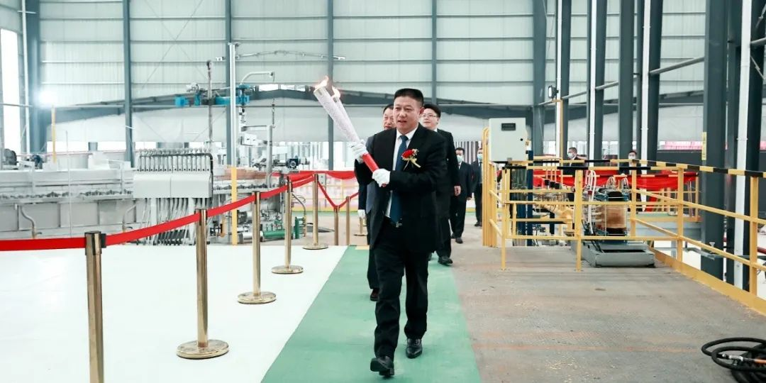 Тепло отпразднуйте Сычуань ГуаньЮй ГлассIndustrial Co., Ltd. был зажжен и запущен в производство-16