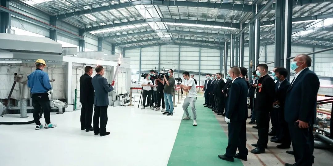 Тепло отпразднуйте Сычуань ГуаньЮй ГлассIndustrial Co., Ltd. был зажжен и запущен в производство-18